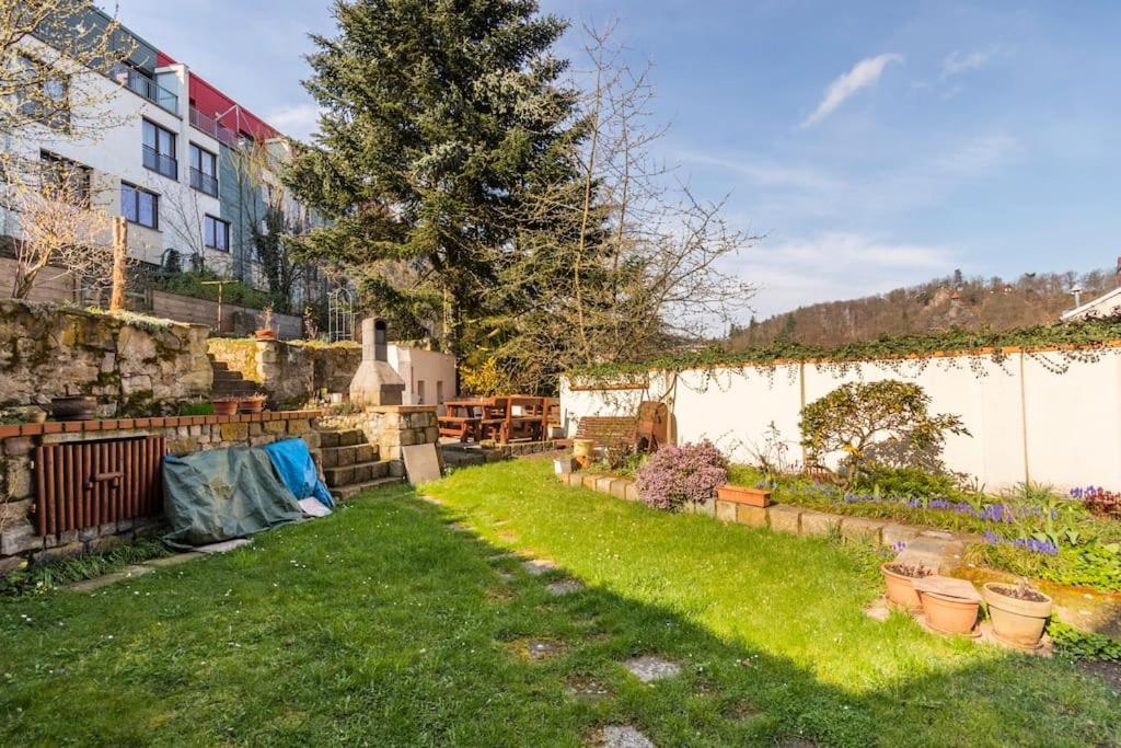 Apartman Vishegrad Apartment Karlovy Vary Bagian luar foto