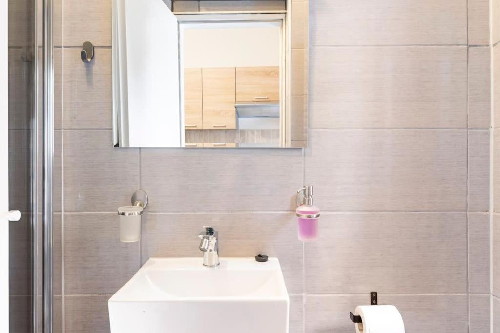 Apartman Vishegrad Apartment Karlovy Vary Bagian luar foto